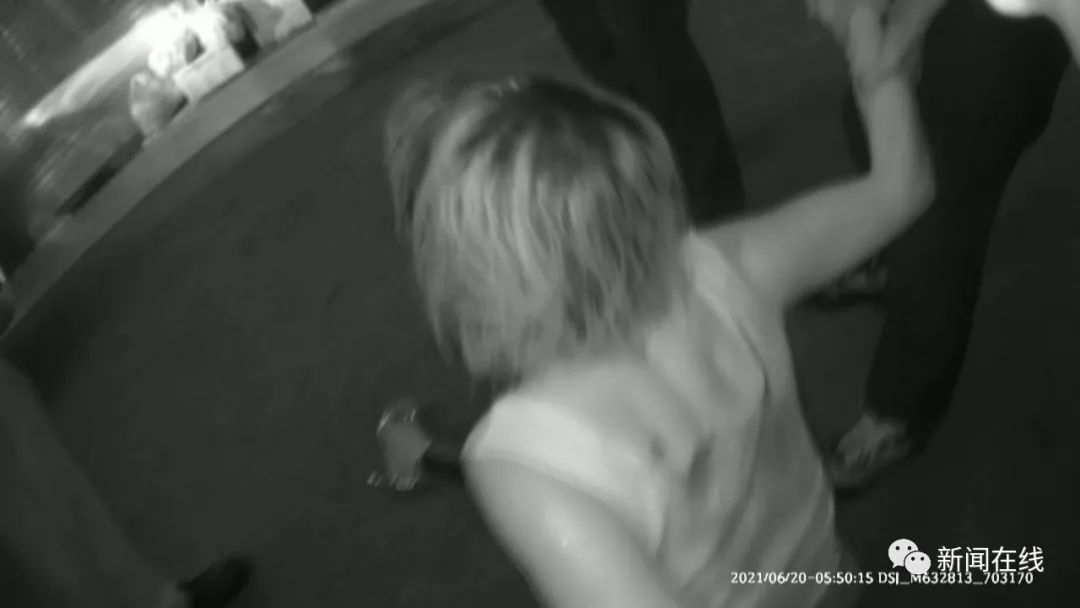 DƬ